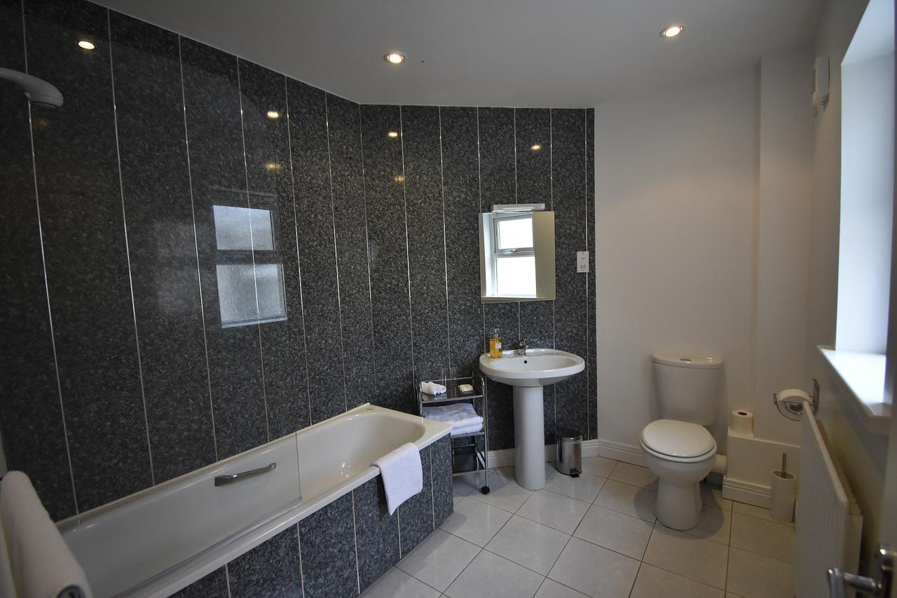 Aaranmore Lodge Guest House Portrush Bagian luar foto